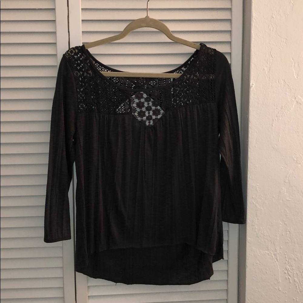 Grey, textured 3/4 shirt